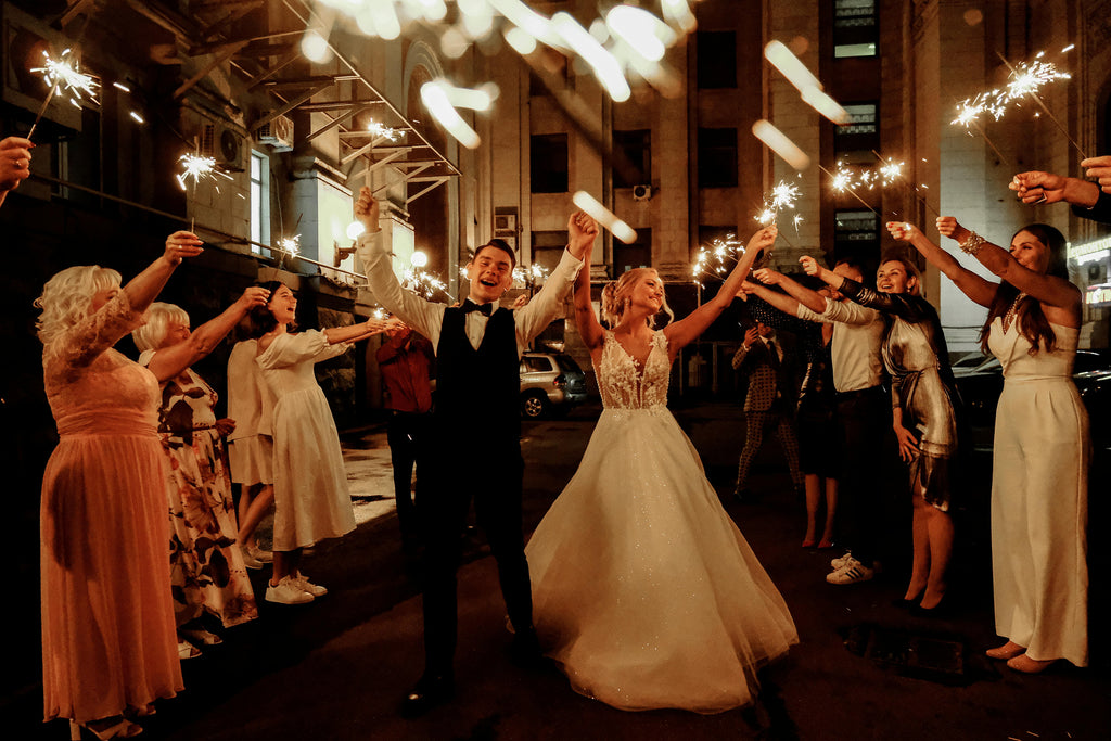 Your Wedding Guest Playbook: The Do's, Don'ts, & How to be the MVG